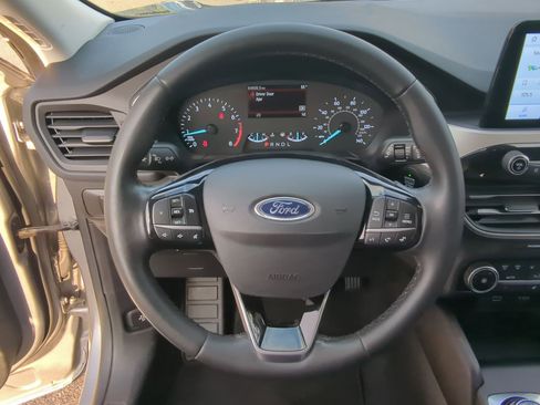 Used 2022 Ford Escape SE w/ Cold Weather Package image 25