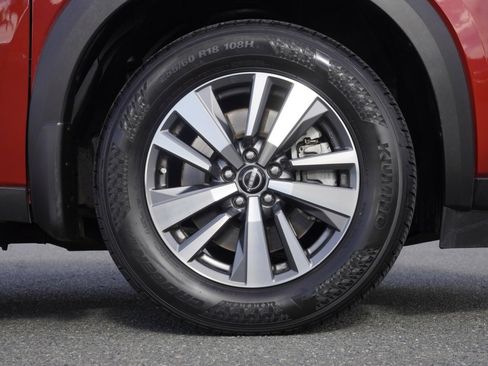 Used 2024 Nissan Pathfinder SL w/ Black Appearance Package image 9