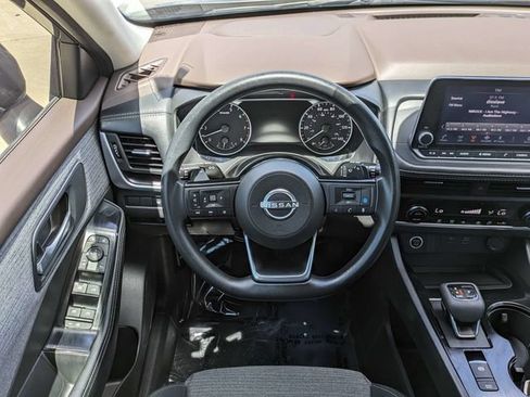 Used 2023 Nissan Rogue SV FWD image 16