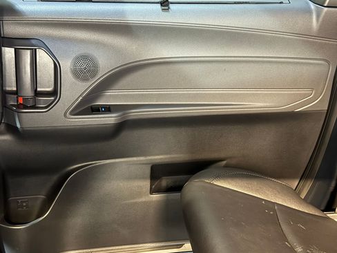 Used 2023 Toyota Sienna XSE FWD image 37