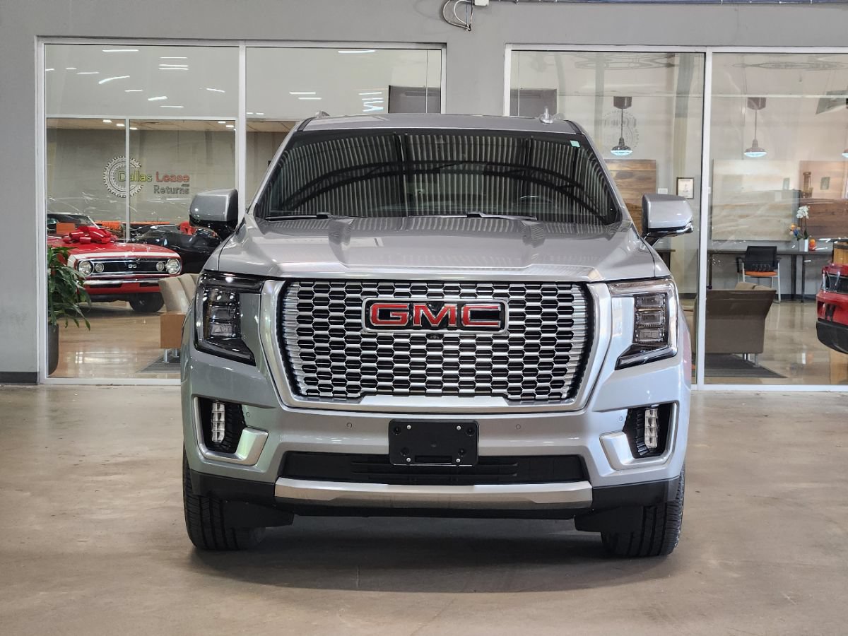 Used 2024 GMC Yukon Denali w/ Advanced Technology Package AWD/4WD image 2