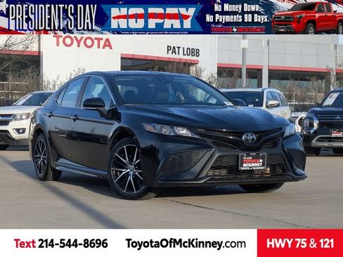 Used 2024 Toyota Camry SE image 1