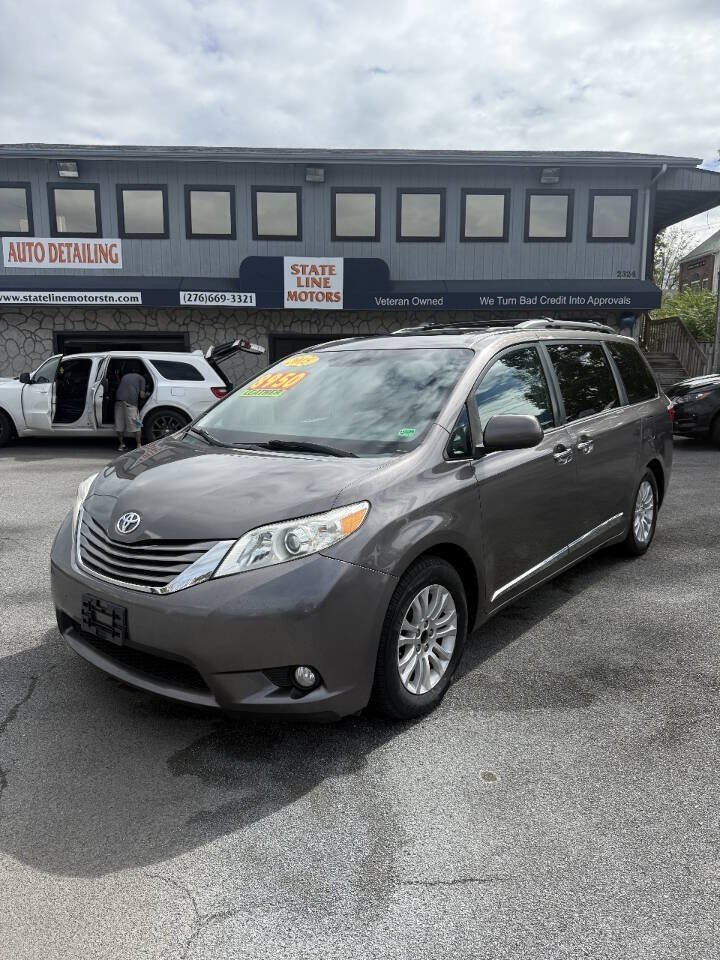 Used 2015 Toyota Sienna XLE w/ XLE Navigation Package FWD image 1
