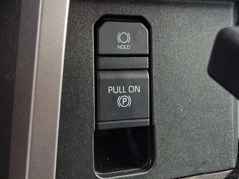 Used 2022 Toyota Tundra SR5 w/ SR5 Convenience Package AWD/4WD image 21