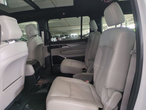 New 2026 Jeep Grand Wagoneer Limited image 15