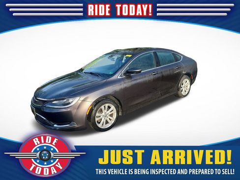 Used 2016 Chrysler 200 Limited w/ Convenience Group image 1