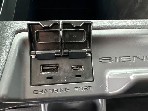 Used 2024 Toyota Sienna LE image 18