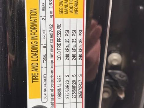 Used 2025 Chevrolet Suburban Z71 image 20