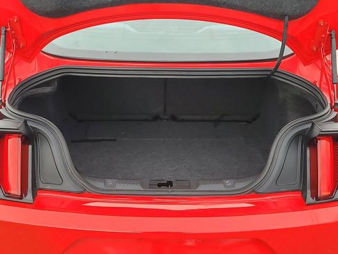 Used 2017 Ford Mustang Coupe image 6