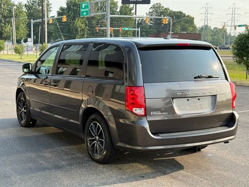Used 2016 Dodge Grand Caravan SE FWD image 3
