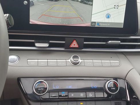 Certified 2025 Hyundai Elantra SEL FWD image 28