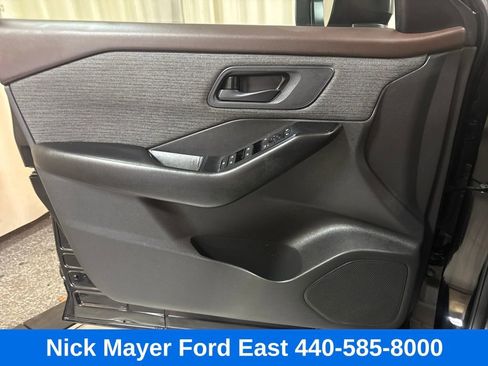 Used 2023 Nissan Rogue S image 22