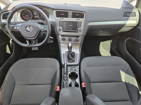 Used 2017 Volkswagen Golf S image 25