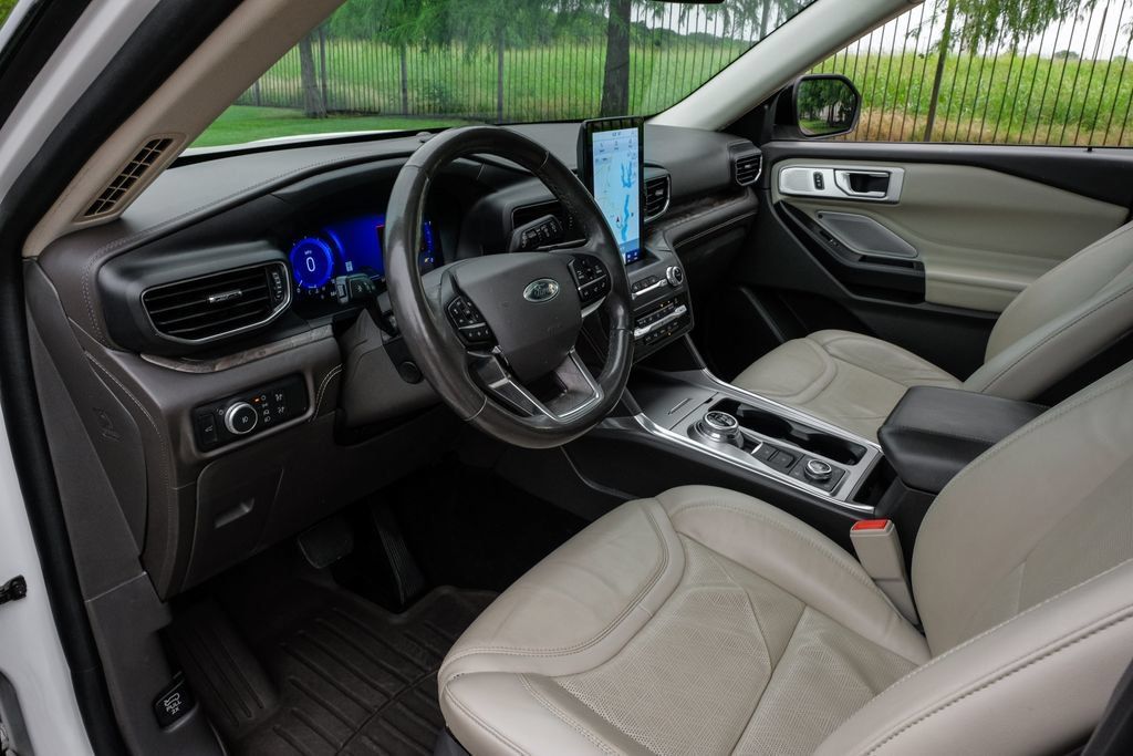 Used 2020 Ford Explorer Platinum w/ Premium Technology Package AWD/4WD image 5