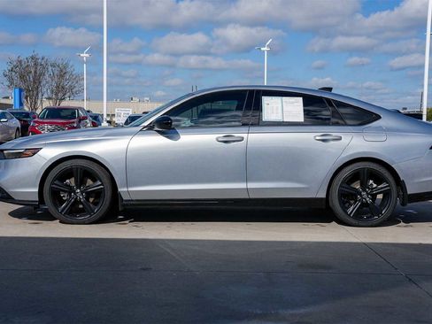 Used 2025 Honda Accord Sport image 3