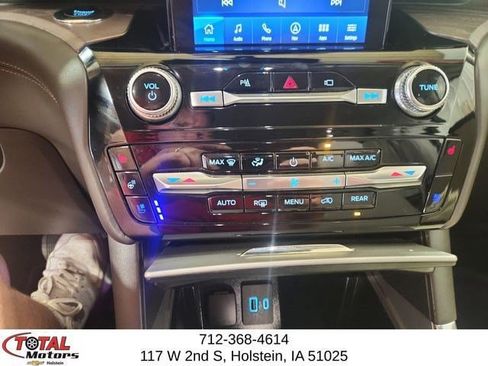 Used 2023 Ford Explorer Platinum w/ Technology Package AWD/4WD image 18