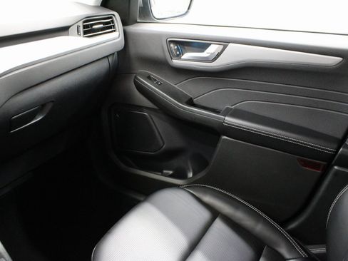 Used 2024 Ford Escape Platinum image 29