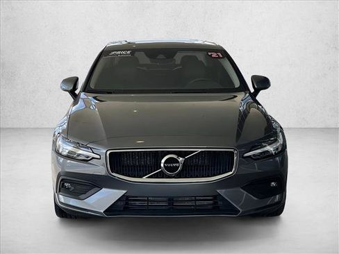 Used 2021 Volvo S60 T5 Momentum w/ Premium Package image 7