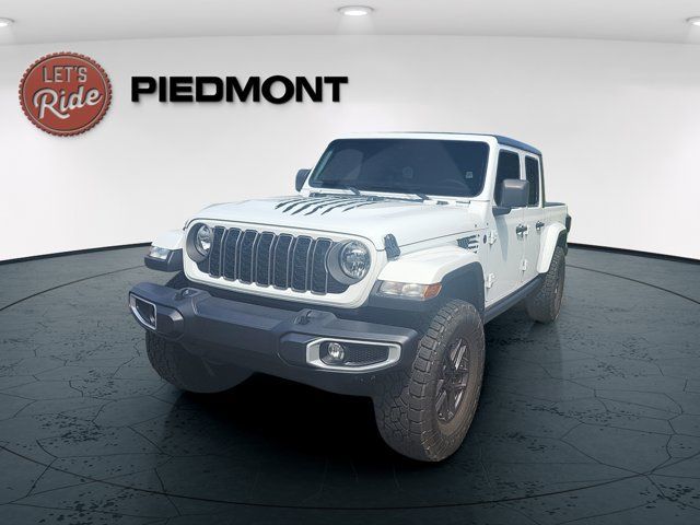 Used 2025 Jeep Gladiator Sport AWD/4WD image 1