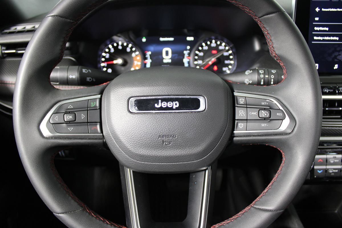Used 2025 Jeep Compass Trailhawk AWD/4WD image 14