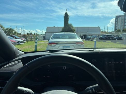 Used 2025 Buick Envista Sport Touring image 34