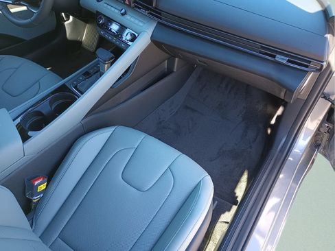 Certified 2024 Hyundai Elantra Limited FWD image 18