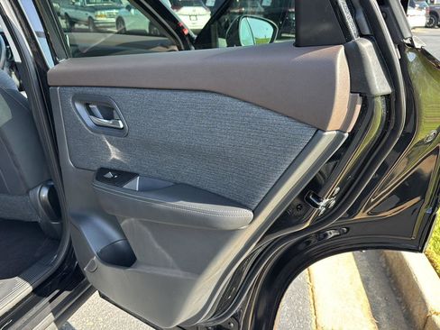 Used 2022 Nissan Rogue SV image 13