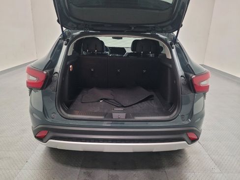 Used 2025 Chevrolet Trax LT w/ LT Convenience Package FWD image 29