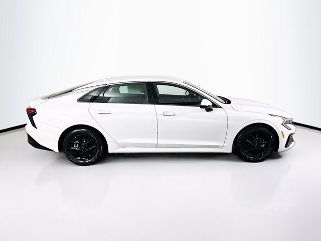 New 2025 Kia K5 LXS FWD image 4
