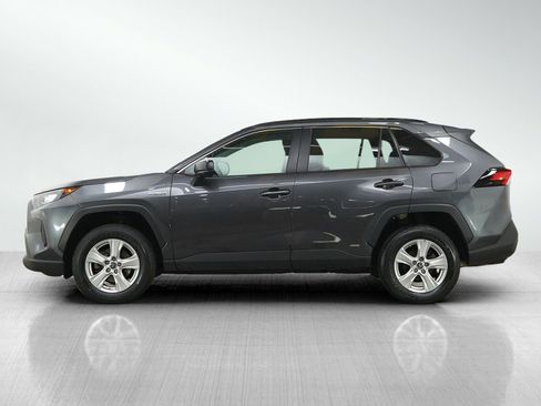 Used 2021 Toyota RAV4 LE AWD/4WD image 2
