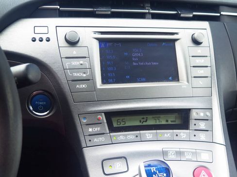 Used 2013 Toyota Prius Two FWD image 12