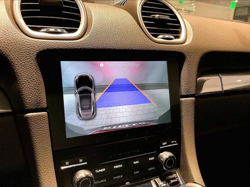 Used 2025 Porsche 718 Cayman w/ Premium Package image 28