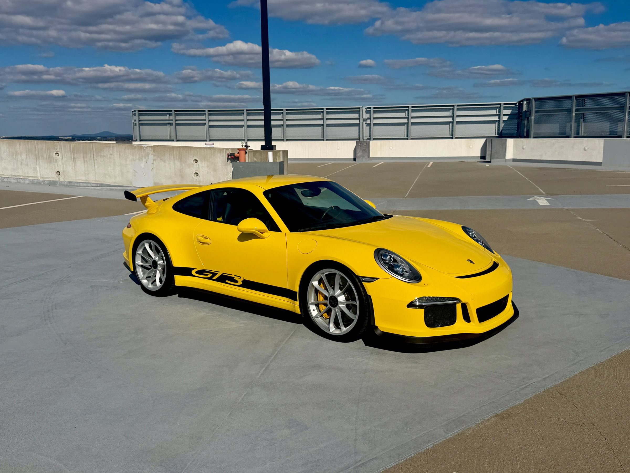 Used 2015 Porsche 911 GT3 RWD image 3