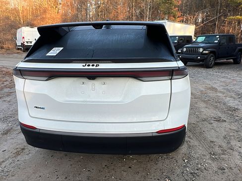 Used 2024 Jeep Wagoneer Launch Edition image 9