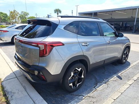Used 2024 Kia Seltos EX image 3