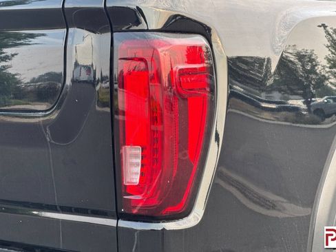 Used 2021 GMC Sierra 2500 SLT w/ SLT Preferred Package AWD/4WD image 34