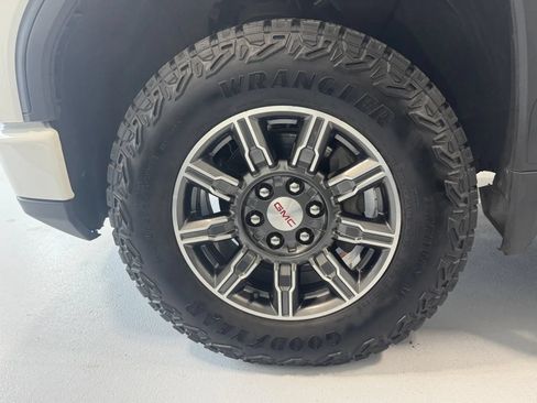 Used 2023 GMC Sierra 1500 AT4 w/ AT4 Premium Package AWD/4WD image 37
