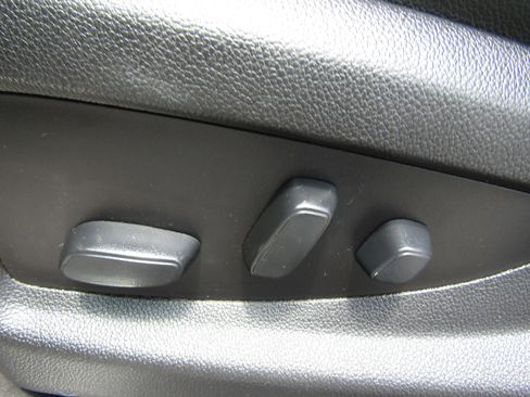 Used 2018 Chevrolet Suburban LT image 19