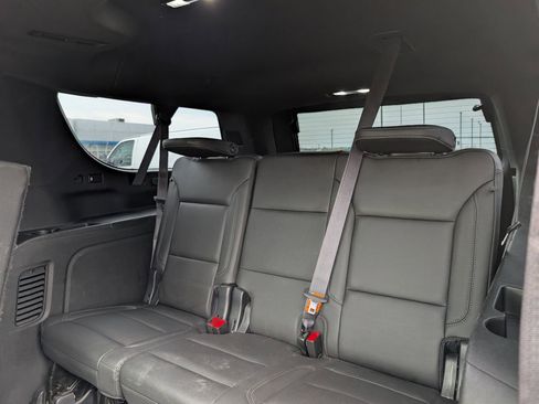 Used 2022 Chevrolet Suburban LT w/ LT Signature Package image 11