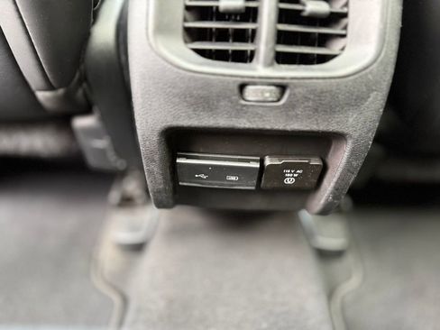 Used 2019 Jeep Cherokee Limited image 27