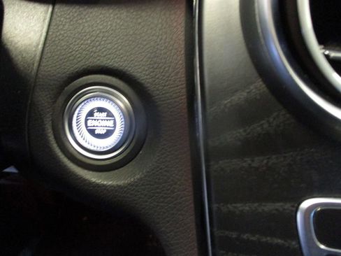 Used 2019 Mercedes-Benz C 300 Sedan image 8