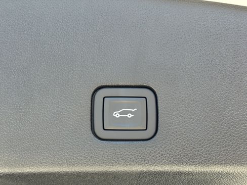 New 2025 Cadillac XT6 Luxury image 12