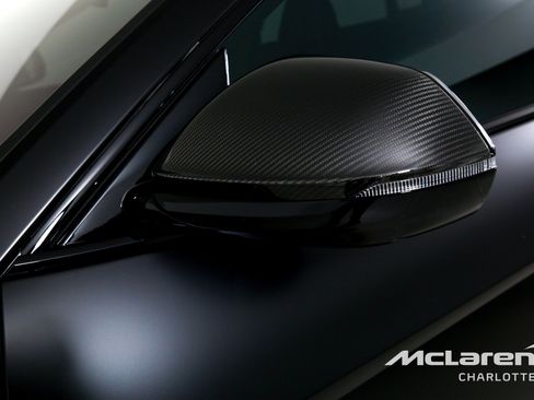 Used 2023 Lamborghini Urus Performante AWD/4WD image 40