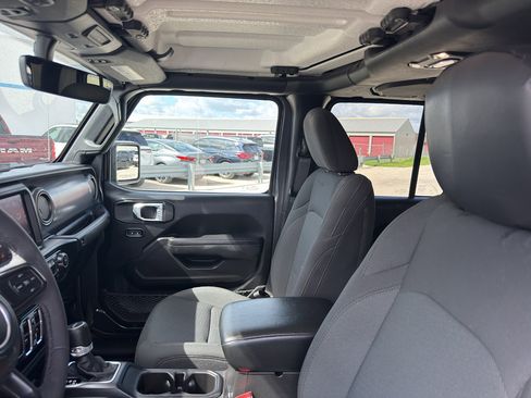 Used 2023 Jeep Gladiator Sport AWD/4WD image 24