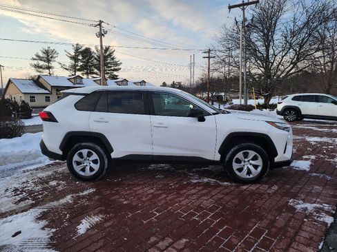 Used 2024 Toyota RAV4 LE image 19