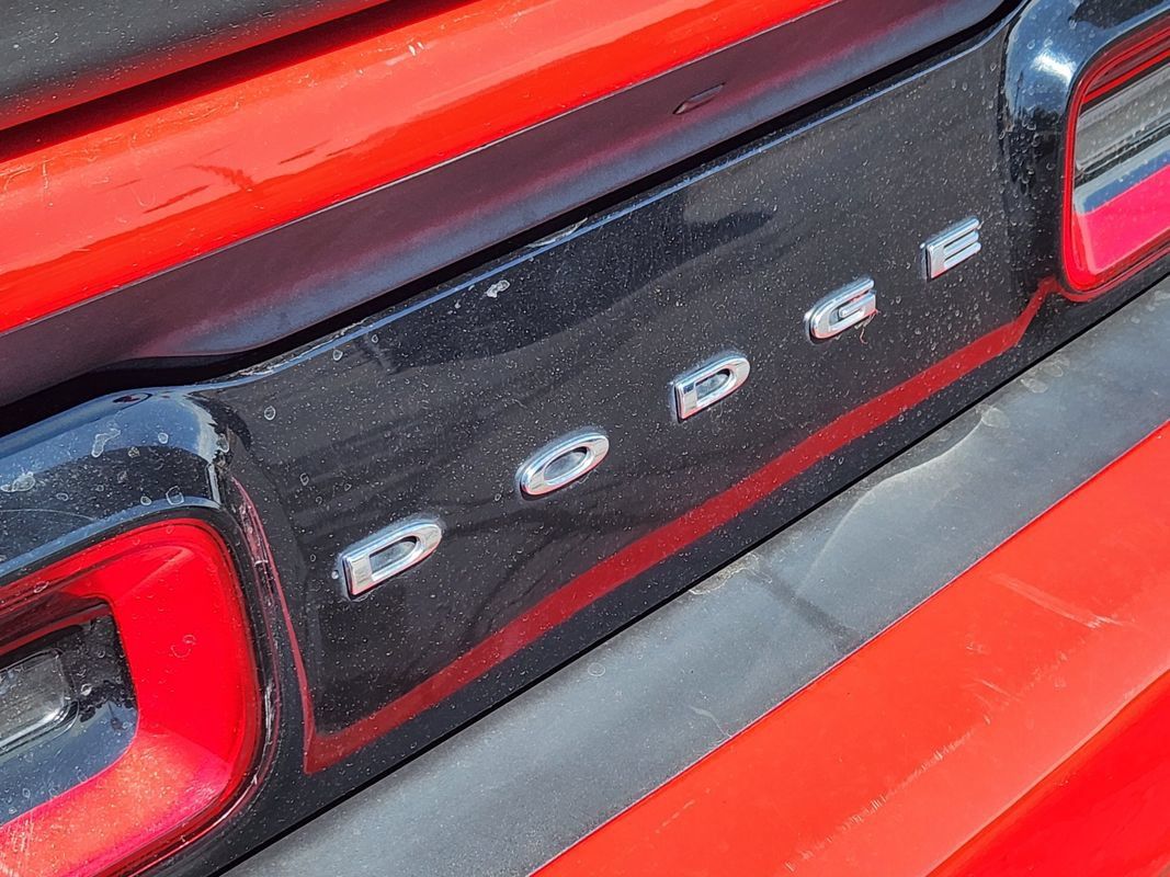 Used 2015 Dodge Challenger SXT w/ Driver Convenience Group RWD image 15