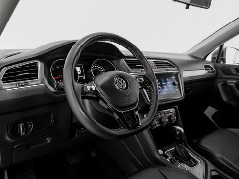 Used 2021 Volkswagen Tiguan SE FWD image 13