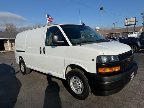 Used 2019 Chevrolet Express 3500 w/ Driver Convenience Package image 4