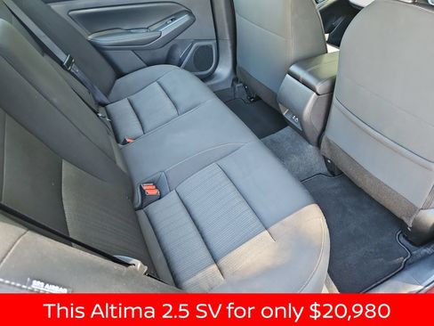 Used 2025 Nissan Altima 2.5 SV FWD image 32