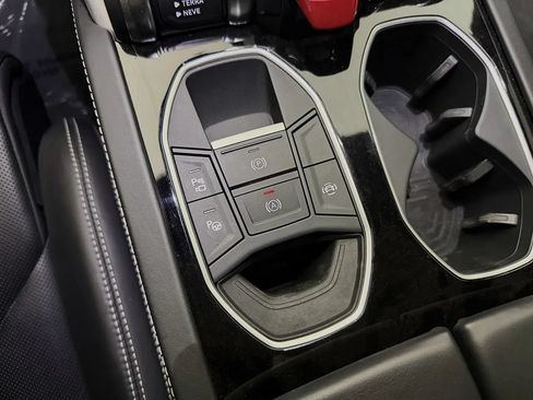Used 2021 Lamborghini Urus AWD/4WD image 47